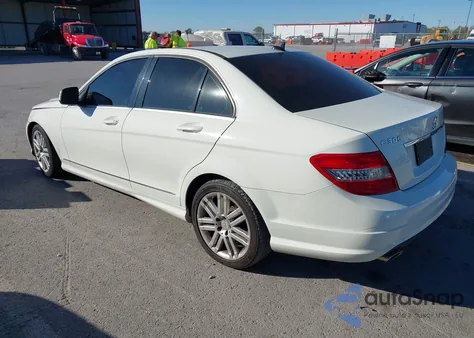 2009 Mercedes-Benz C 300 Sport z USA, uszkodzony, nr VIN WDDGF54X39R063092